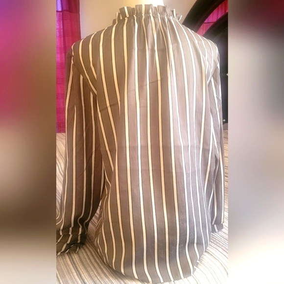 NWT LOFT Outlet Striped Shirt. Small - Picture 9 of 10